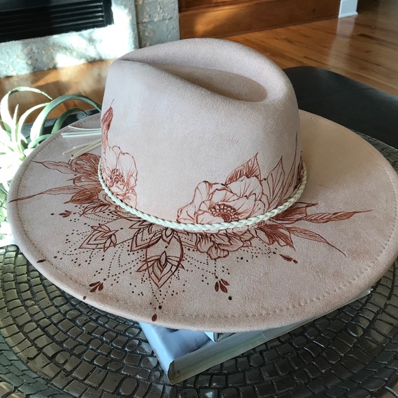 HAND-BURNED PEACH CREAM WIDE-BRIM RANCHER HAT - Picture 3 of 14